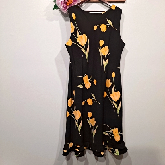 STUDIO I LOVELY DRESS - Picture 4 of 9